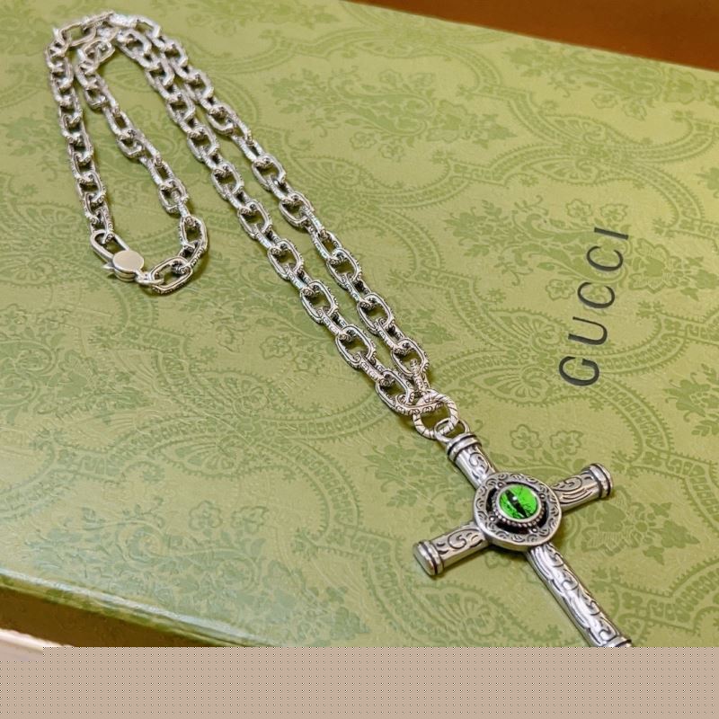 G*u*i necklaces